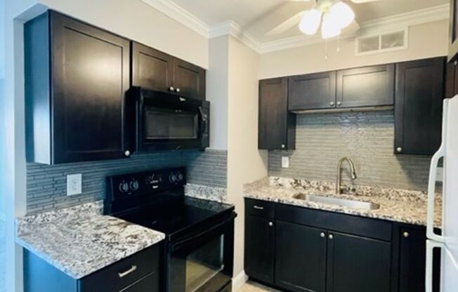 Beautiful 2-Bedroom Condo in Myers Park - All utilities included!