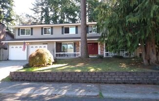 LARGE 4-Bedroom + Den + Bonus Room Home in Federal Way w/Fenced Yard and Attached Garage!!