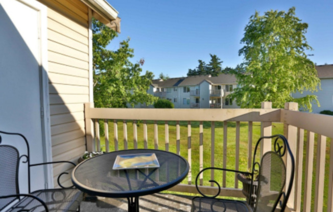 2 Bedroom 1 Bath Condo in Cordata Area!