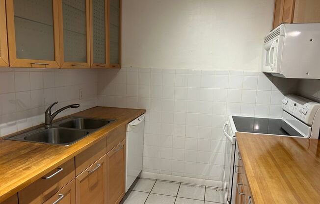 Walk to Campus from your Downstairs Flat