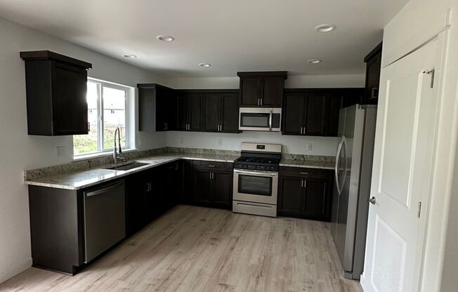 Brand New 3 Bed 2 Bath Home In New Sutherlin Development