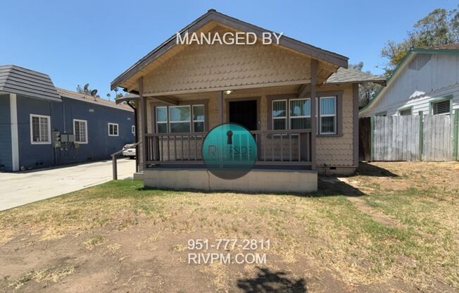 WELCOME TO YOUR NEW HOME IN THE WOOD STREET AREA RIVERSIDE!! AVAILABLE NOW!! WATER AND GARDENER PAID FOR!!