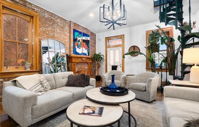 Lease this 2.5 story home in Historic Soulard