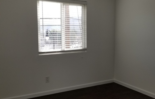 1 bed, 1 bath, 525 sqft, $1,750, Unit 12