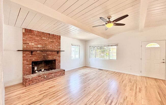 Beautiful 6B/3BA w/ Attached garage and Large Backyard in El Cajon!