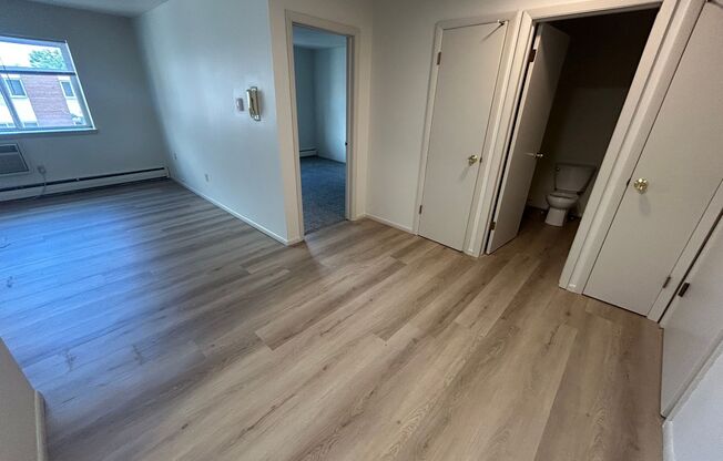1 bed, 1 bath, $995, Unit 342