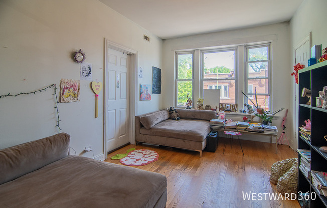 3025 W DIVERSEY