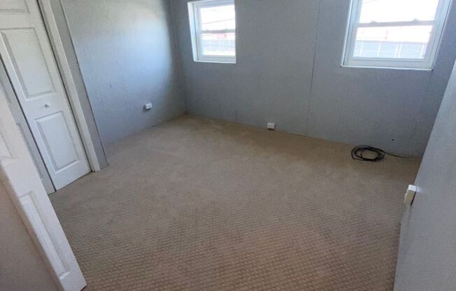 Newly Renovated 2 Bedroom 2 Bathroom Duplex in Hazelwood- New Flooring and Central Air!!