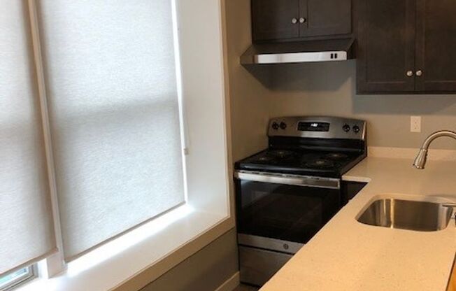 1 bed, 1 bath, 600 sqft, $1,195, Unit #100