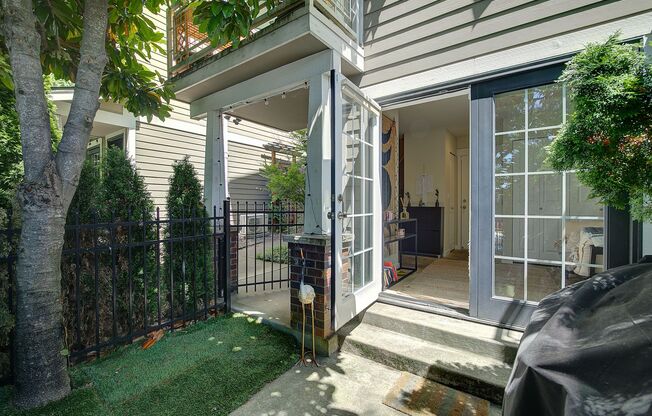 2bd/2.5ba Seattle Townhome