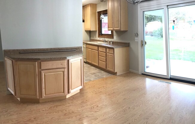 3 BEDROOM + BONUS ROOOM | 2 BATH | HOUSE | SOUTH
