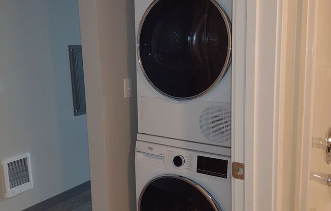 Studio, 1 bath, 408 sqft, $1,495, Unit 305