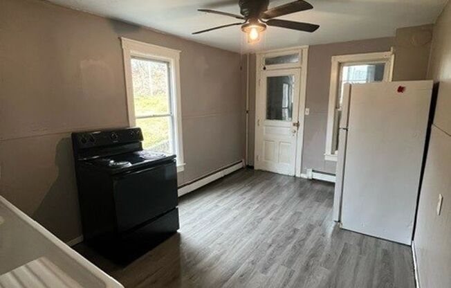 3 beds, 1 bath, $1,100