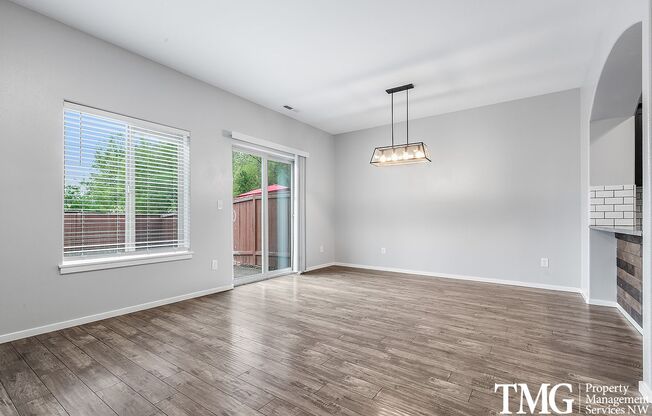 End Unit 3 Bedroom 2.5 Bathroom Townhome in Beautiful Community!