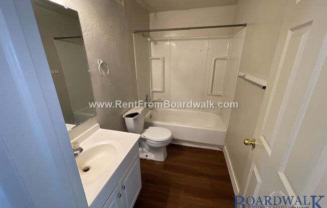 2 beds, 1 bath, 800 sqft, $1,149, Unit 4626 Carnegie Tech St #2