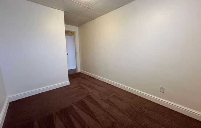 2 beds, 1 bath, 730 sqft, $995, Unit 640 Southcrest Drive #9