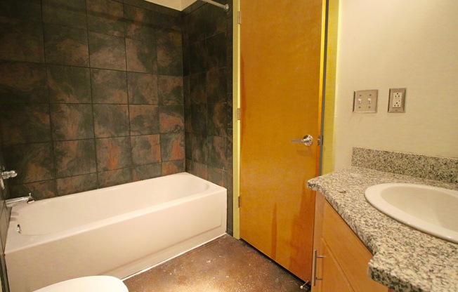 2 beds, 1 bath, 884 sqft, $1,595, Unit APT 3D