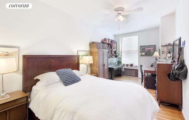 257 W 12 ST