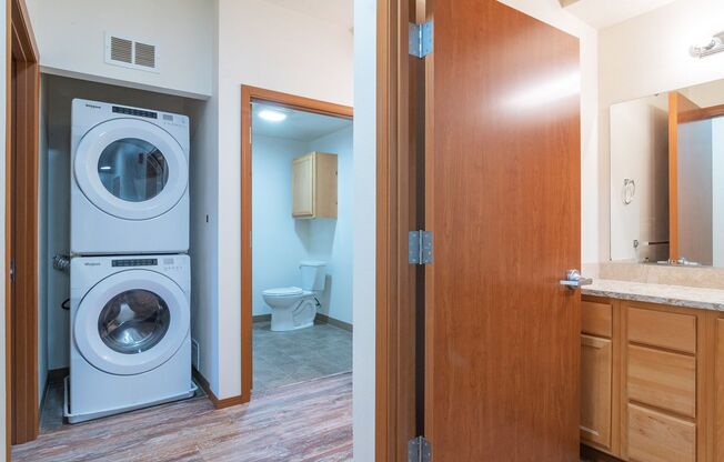 3 beds, 2 baths, $2,400, Unit 102