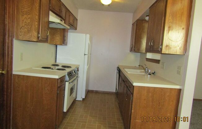 2 beds, 1.5 baths, $825