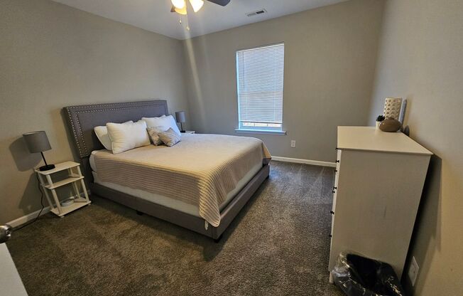 3 beds, 2.5 baths, 1,550 sqft, $1,825, Unit 3061