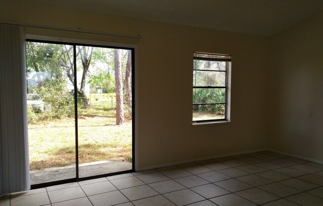 3 BED/ 2 BATH HOME IN DELTONA!