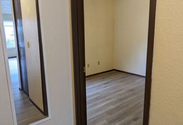 2 beds, 1 bath, 717 sqft, $1,275, Unit 6