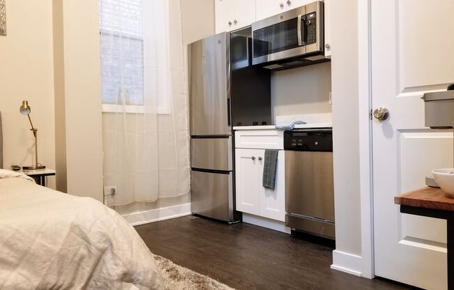 Studio, 1 bath, $1,100, Unit 108
