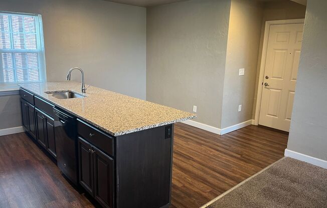 2 beds, 1 bath, 939 sqft, $1,250