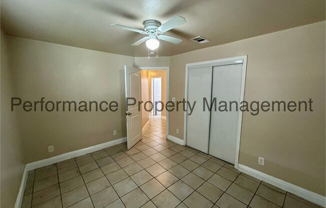 3 beds, 2 baths, $1,700, Unit A