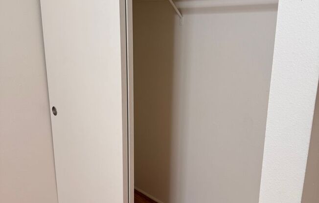 1 bed, 1 bath, 400 sqft, $975, Unit 302