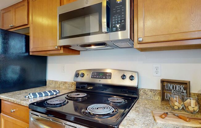 2 beds, 1 bath, 740 sqft, $2,286, Unit B407