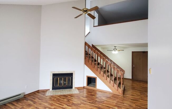 2 beds, 1.5 baths, 950 sqft, $1,434, Unit 5811-2A