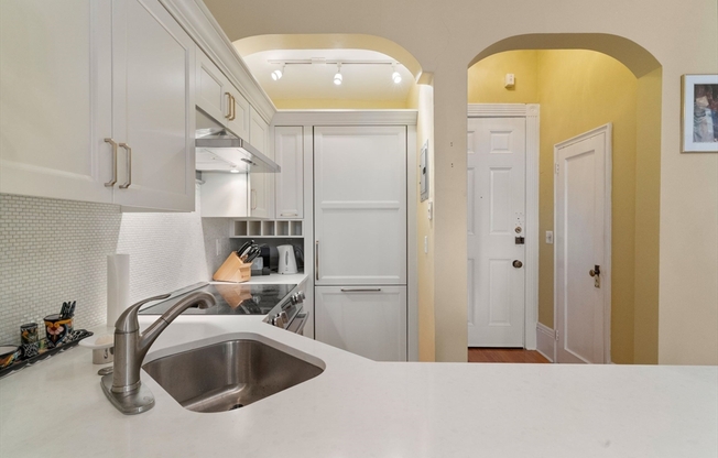 1 bed, 1 bath, 577 sqft, $4,000, Unit 3L
