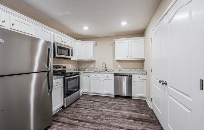 1 bed, 1 bath, 860 sqft, $895, Unit 411