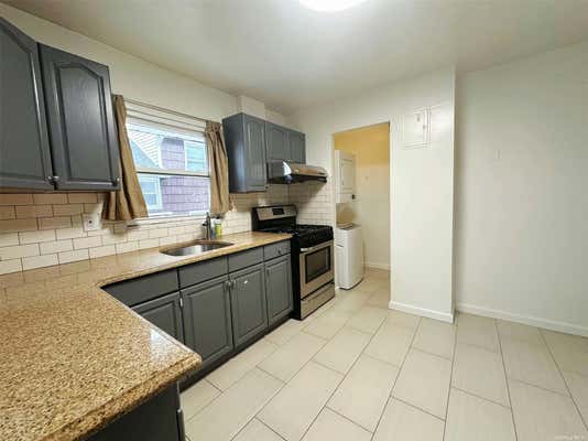 3 beds, 2 baths, $3,200