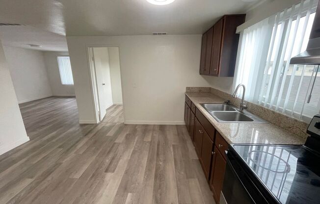 2 beds, 1 bath, 900 sqft, $2,595