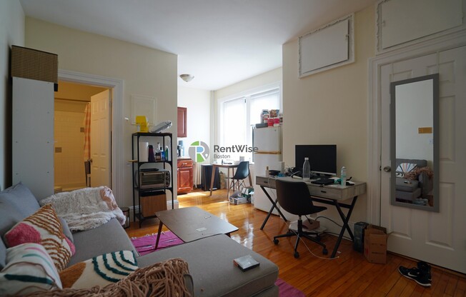 1212 COMMONWEALTH AVE