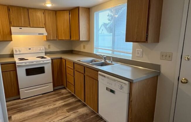 2 beds, 1.5 baths, 1,200 sqft, $1,895, Unit 7