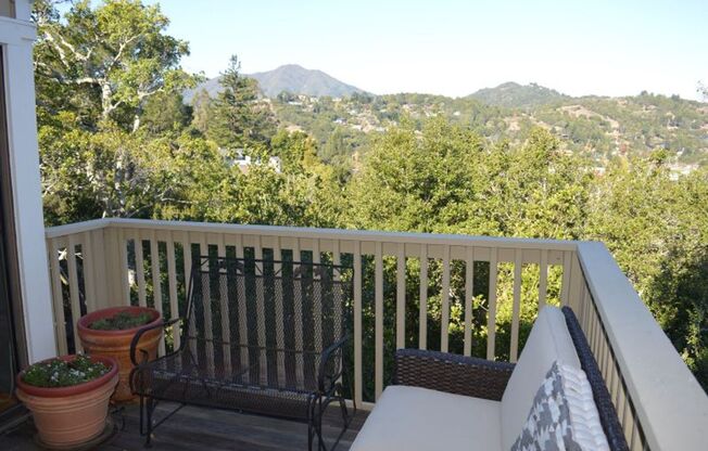 FURNISHED MILL VALLEY TOWNHOME WITH STUNNING VIEWS NOW UNTIL MAY 2025