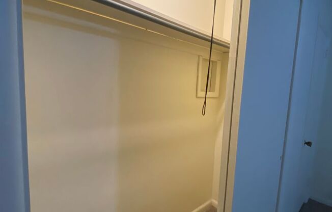 1 bed, 1 bath, 601 sqft, $1,050, Unit D02