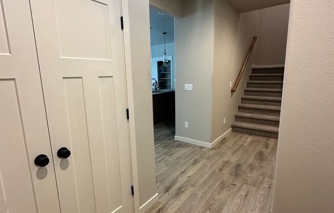 1417 W LAKESIDE DR