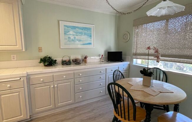 Charming 3Br/2Ba Updated Fully Furnished Vacation Rental W/ Golf Course View