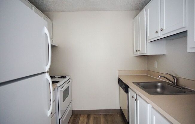 2 beds, 1 bath, $1,465, Unit 3942