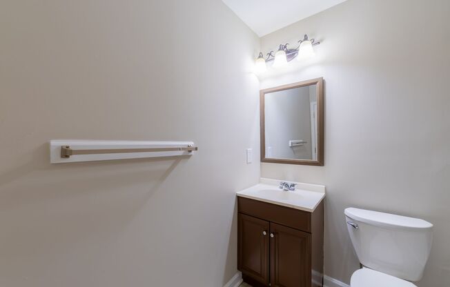 3 beds, 2 baths, 1,300 sqft, $1,825, Unit 666FPL