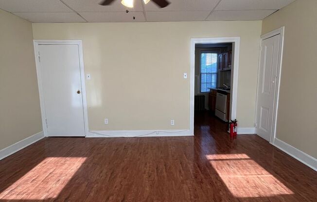 3 beds, 1 bath, $1,800, Unit 2