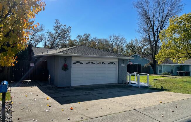 NICE UPDATED SINGLE STORY HOUSE WITH A POOL ON LARGE LOT IN E.ROSEVILLE!