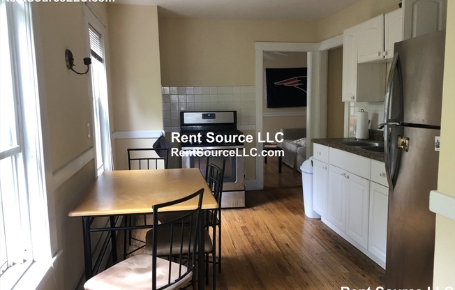 3 beds, 1 bath, 1,043 sqft, $3,000, Unit 2L