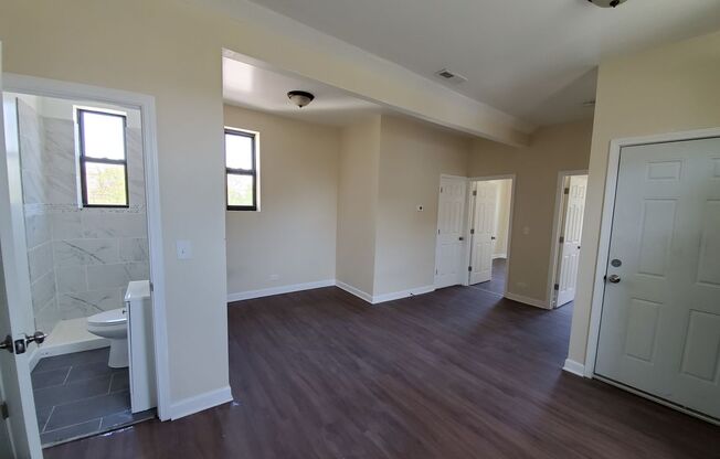 2 beds, 2 baths, $1,600, Unit 3R