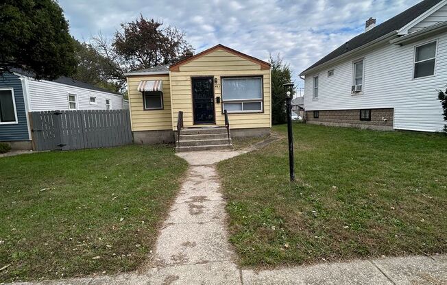 COZY HOME LOCATED CLOSE TO EVERYTHING!